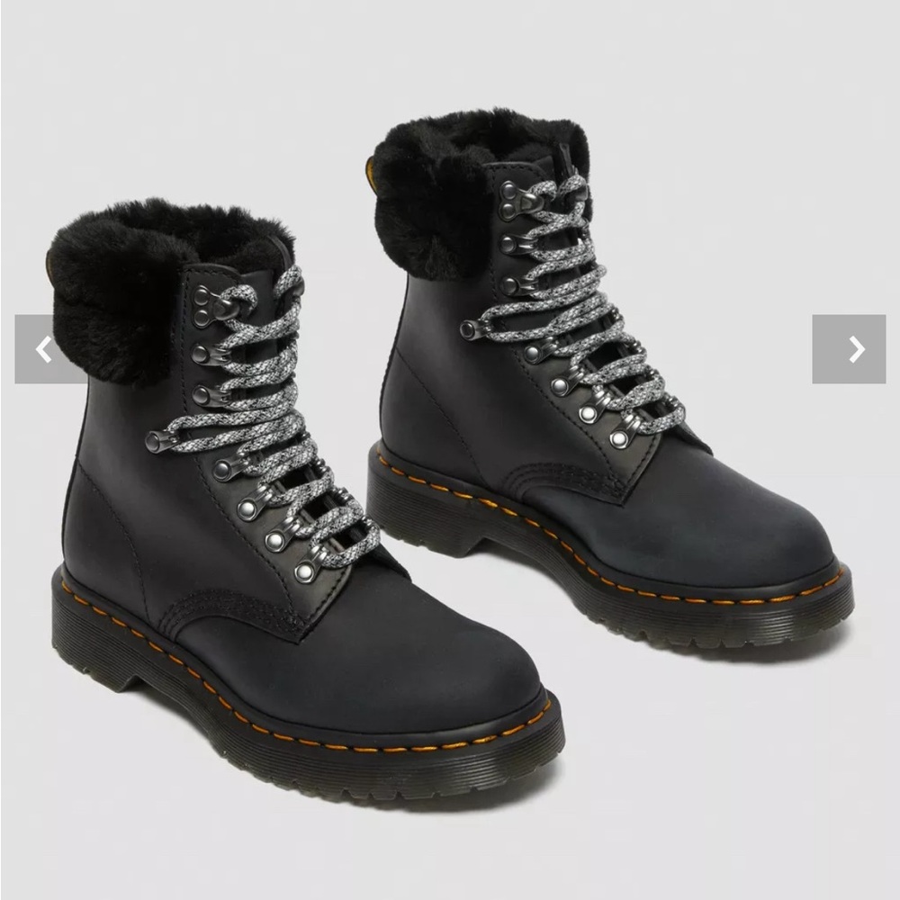NEW NWOB WOMENS DR MARTENS SERENA COLLARED FAUX FUR LINED LACE UP BOOTS 7 BLACK